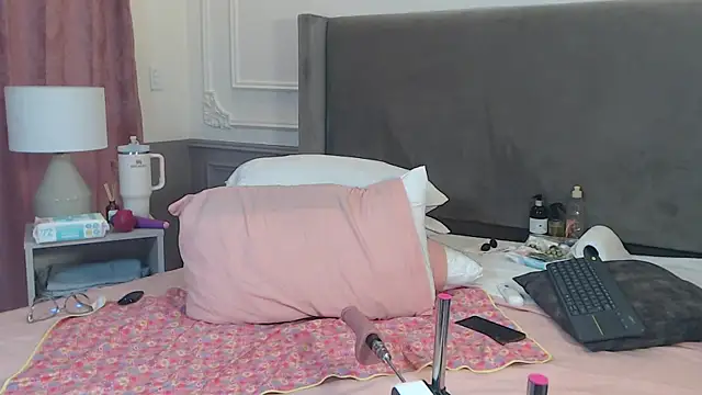 NatashaSilver online show from 12/13/25, 09:42