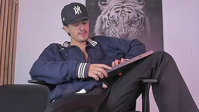 DimitriDeluxe online show from 10/06/25, 08:06