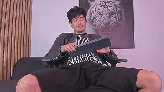 DimitriDeluxe online show from 10/07/25, 07:33