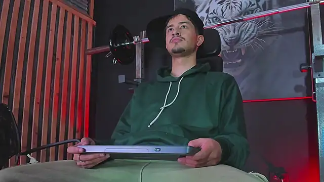 DimitriDeluxe online show from 11/06/25, 07:37