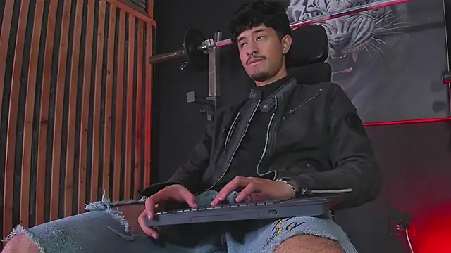 DimitriDeluxe online show from 11/12/25, 07:46