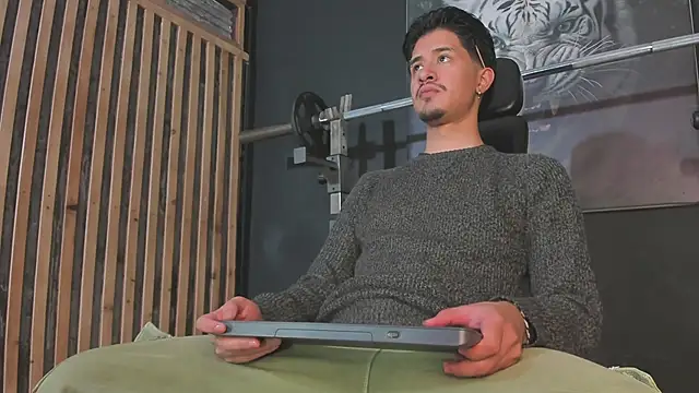 DimitriDeluxe online show from 11/26/25, 07:37