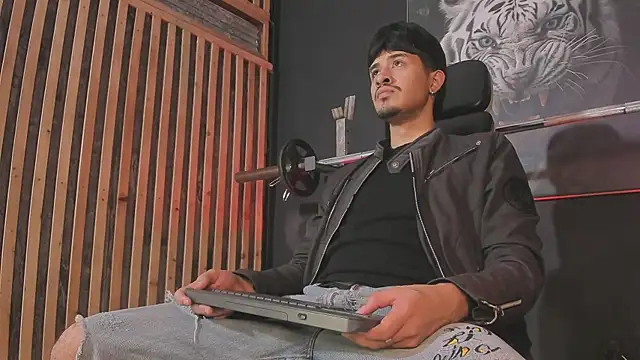 DimitriDeluxe online show from 12/05/25, 08:16