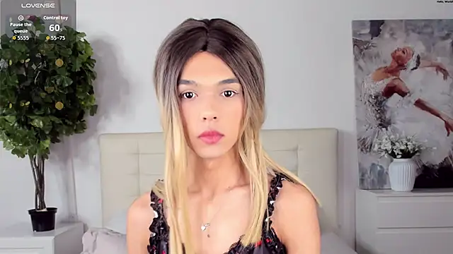 Snapshot of MadonnaRossi chatting on 04/19/26, 06:35 MadonnaRossi online show from 04/19/26, 06:35