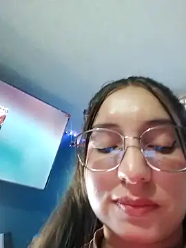 Mia   15 online show from 09/09/25, 04:06