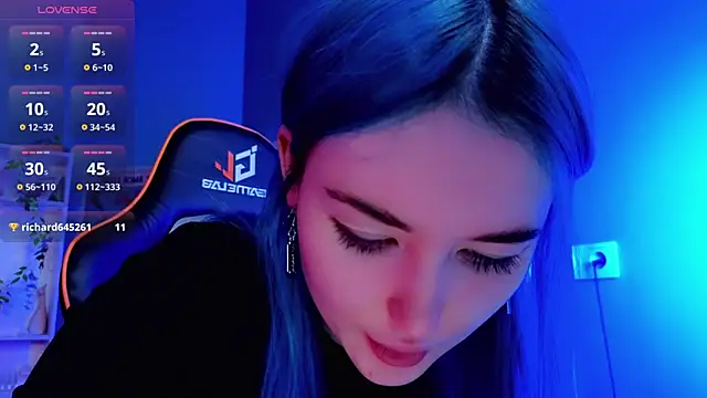 Snapshot of Kiara_Dream chatting on 09/29/25, 08:57 Kiara Dream online show from 09/29/25, 08:57