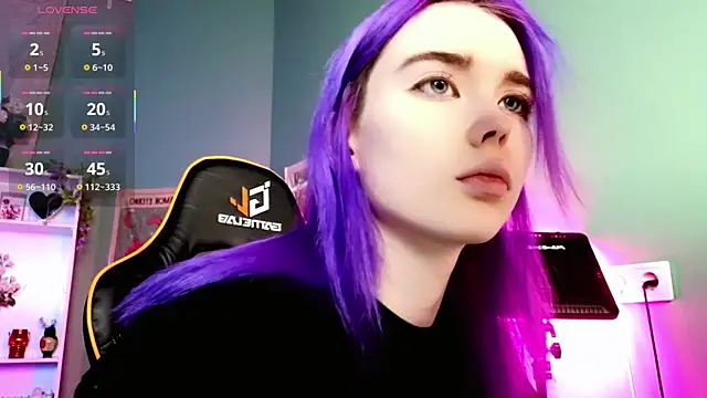 Snapshot of Kiara_Dream chatting on 11/17/25, 09:20 Kiara Dream online show from 11/17/25, 09:20