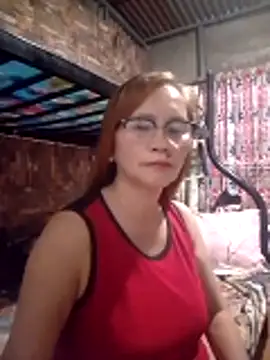Snapshot of SexyHottMom chatting on 06/17/26, 11:01 SexyHottMom online show from 06/17/26, 11:01