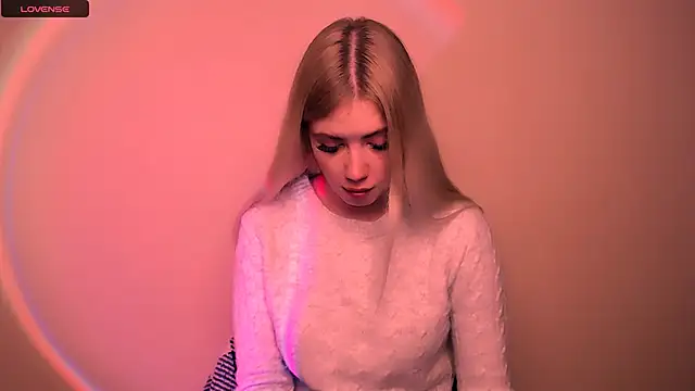 Snapshot of AliceHotty_ chatting on 11/10/25, 07:51 AliceHotty online show from 11/10/25, 07:51