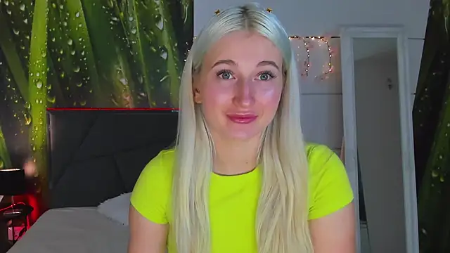 HollyTailors online show from 10/22/25, 12:05