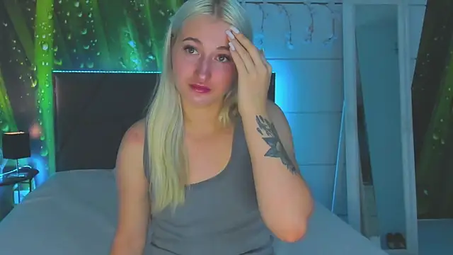 HollyTailors online show from 10/25/25, 05:26