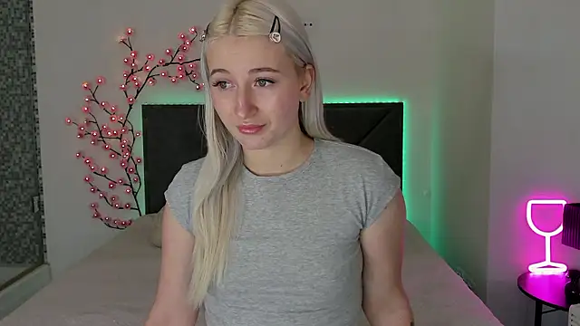 HollyTailors online show from 01/14/26, 01:39