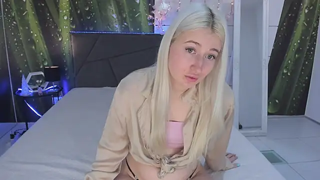 HollyTailors online show from 02/17/26, 06:10