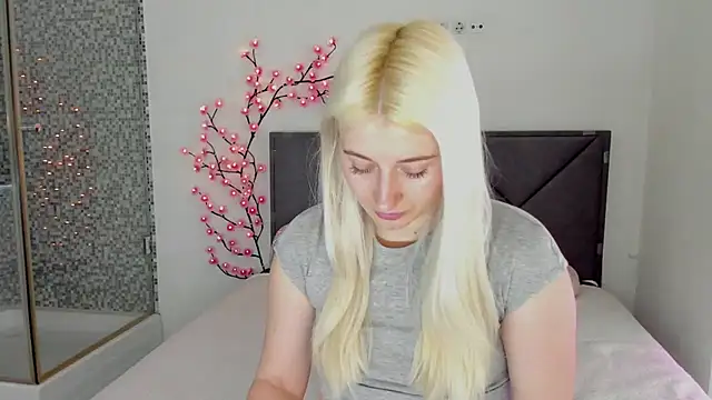 HollyTailors online show from 03/05/26, 01:18