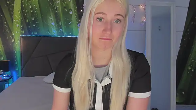 HollyTailors online show from 03/06/26, 06:43