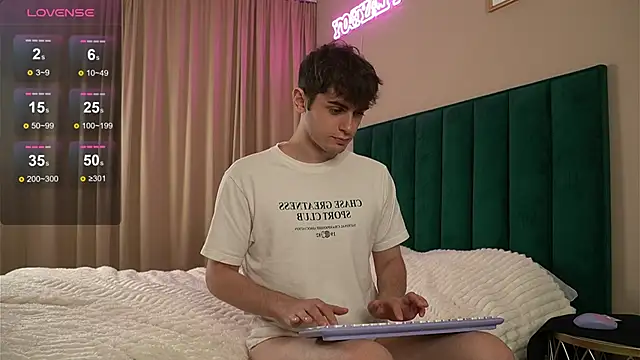 Snapshot of fordenisk chatting on 09/19/25, 01:34 fordenisk online show from 09/19/25, 01:34