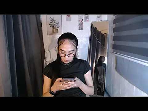 LauraSoHot online show from 09/27/25, 07:57