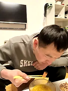 Snapshot of huanhuanaaaaa chatting on 12/15/25, 05:17 huanhuanaaaaa online show from 12/15/25, 05:17