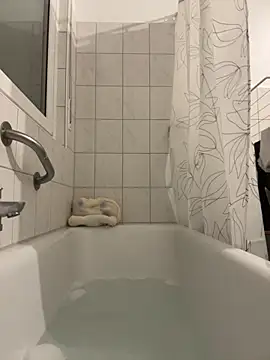 Emilia Mausi online show from 11/28/25, 08:55