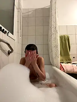 Emilia Mausi online show from 12/15/25, 08:13