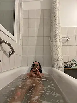 Emilia Mausi online show from 04/02/26, 07:44