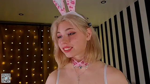 Snapshot of SibleyDurborow chatting on 11/26/25, 04:13 SibleyDurborow online show from 11/26/25, 04:13