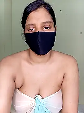 Snapshot of Rose-luckey chatting on 11/01/25, 06:10 Rose-luckey online show from 11/01/25, 06:10