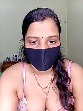 Snapshot of Rose-luckey chatting on 11/18/25, 12:53 Rose-luckey online show from 11/18/25, 12:53