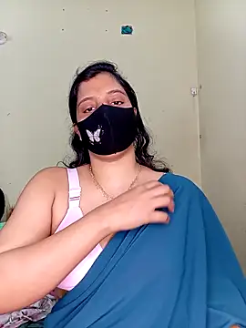 Snapshot of Rose-luckey chatting on 11/25/25, 01:55 Rose-luckey online show from 11/25/25, 01:55