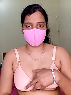 Snapshot of Rose-luckey chatting on 12/18/25, 12:33 Rose-luckey online show from 12/18/25, 12:33