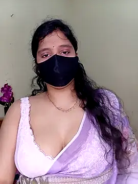 Snapshot of Rose-luckey chatting on 04/15/26, 06:26 Rose-luckey online show from 04/15/26, 06:26