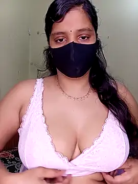 Snapshot of Rose-luckey chatting on 05/02/26, 02:00 Rose-luckey online show from 05/02/26, 02:00