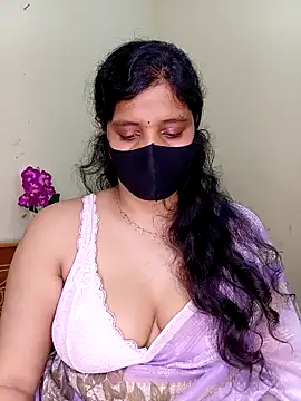 Snapshot of Rose-luckey chatting on 05/11/26, 02:45 Rose-luckey online show from 05/11/26, 02:45