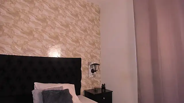 Snapshot of Lucio__Fox chatting on 10/31/25, 12:06 Lucio Fox online show from 10/31/25, 12:06