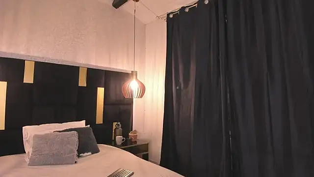 Snapshot of Lucio__Fox chatting on 11/30/25, 12:31 Lucio Fox online show from 11/30/25, 12:31