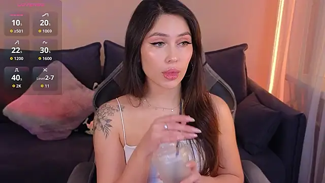 Snapshot of CarolineGuthrie chatting on 03/23/26, 03:16 CarolineGuthrie online show from 03/23/26, 03:16