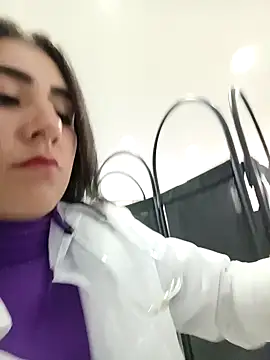 CAROLINE  07 online show from 04/17/26, 07:17