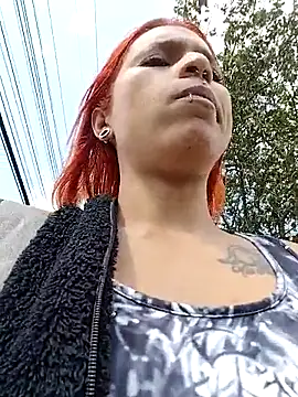 Snapshot of Zoe73_ chatting on 10/02/25, 06:59 Zoe73  online show from 10/02/25, 06:59