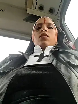 Snapshot of Zoe73_ chatting on 10/31/25, 08:10 Zoe73  online show from 10/31/25, 08:10