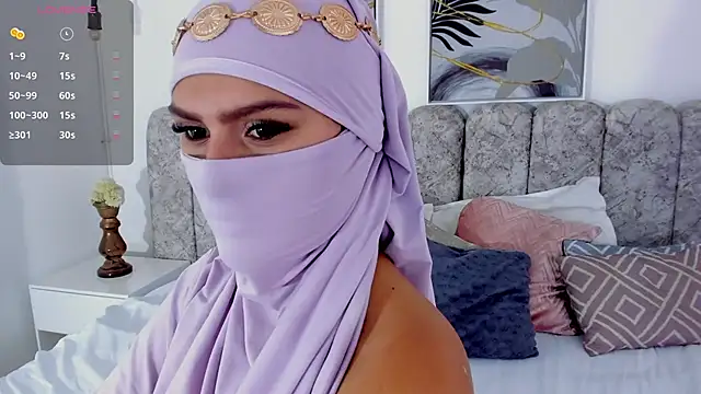 Snapshot of _shaiira chatting on 10/15/25, 02:06  shaiira online show from 10/15/25, 02:06