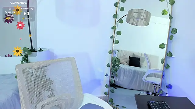 Snapshot of _shaiira chatting on 10/20/25, 01:11  shaiira online show from 10/20/25, 01:11