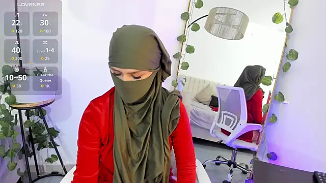 Snapshot of _shaiira chatting on 10/24/25, 01:18  shaiira online show from 10/24/25, 01:18