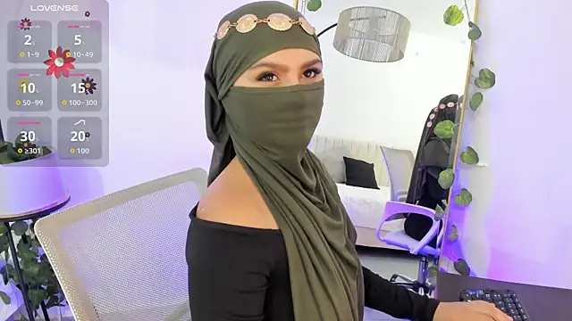 Snapshot of _shaiira chatting on 10/29/25, 01:02  shaiira online show from 10/29/25, 01:02