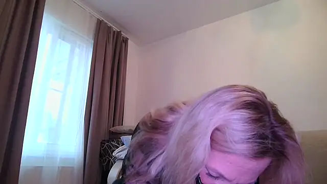 Snapshot of Sweetmurrr chatting on 05/17/26, 02:09 Sweetmurrr online show from 05/17/26, 02:09