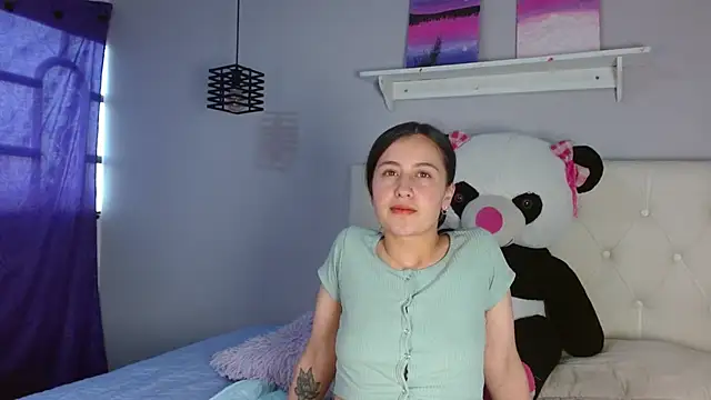 Snapshot of Zaaida_ chatting on 10/22/25, 01:44 Zaaida  online show from 10/22/25, 01:44