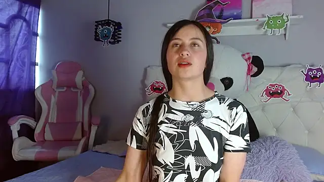 Snapshot of Zaaida_ chatting on 10/25/25, 12:56 Zaaida  online show from 10/25/25, 12:56