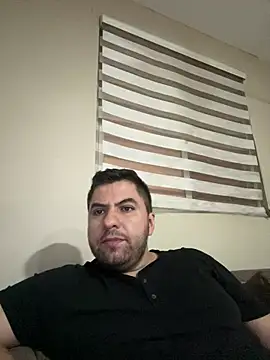 Snapshot of raulgzz4 chatting on 03/29/26, 05:51 raulgzz4 online show from 03/29/26, 05:51