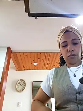 IVONNE COLLINS33 online show from 09/16/25, 04:08