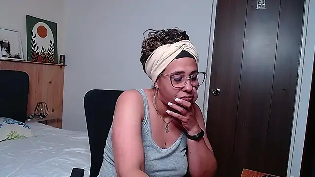 IVONNE COLLINS33 online show from 09/23/25, 02:58