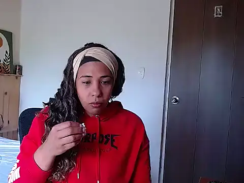 IVONNE COLLINS33 online show from 09/23/25, 05:38